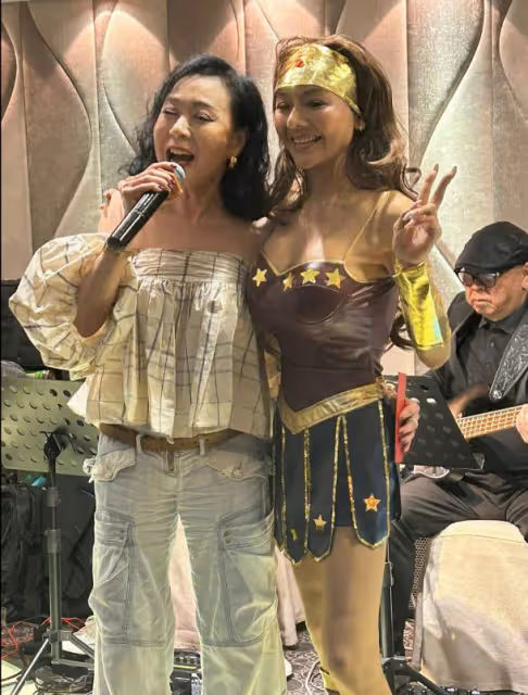 性感港星慶生超60位藝人到賀!造型誇張,大曬飛彈身材