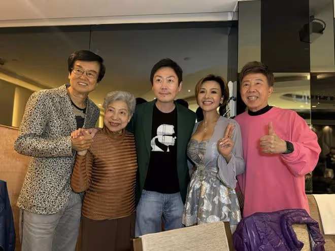 性感港星慶生超60位藝人到賀!造型誇張,大曬飛彈身材