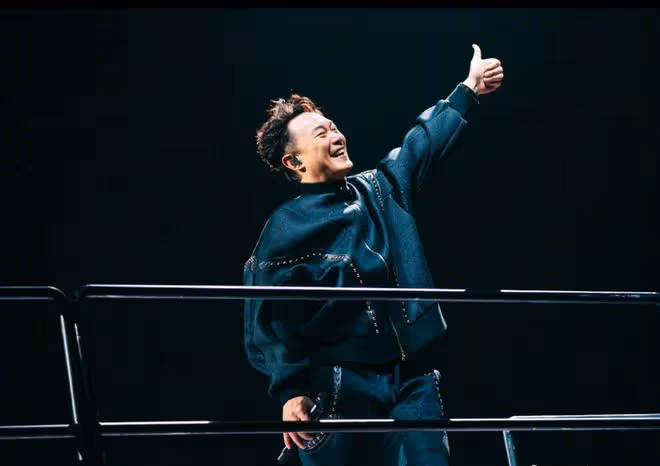 突發!陳奕迅中暑暈倒撞地受傷!宣布演唱會再延期!