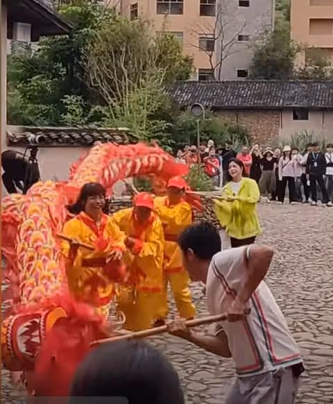 撒貝寧陳妍希比賽龍舟,撒貝寧動作超搞笑,陳妍希女神范十足