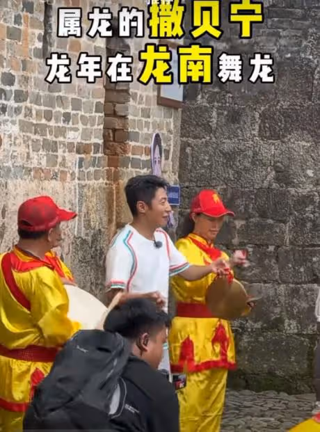 撒貝寧陳妍希比賽龍舟,撒貝寧動作超搞笑,陳妍希女神范十足