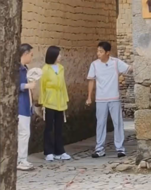 撒貝寧陳妍希比賽龍舟,撒貝寧動作超搞笑,陳妍希女神范十足