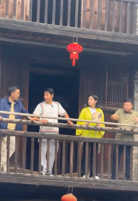 撒貝寧陳妍希比賽龍舟,撒貝寧動作超搞笑,陳妍希女神范十足