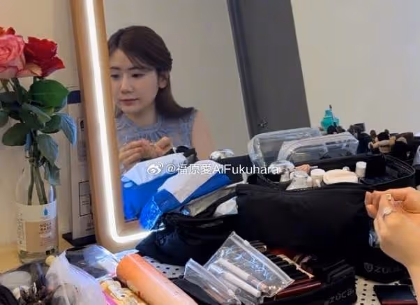 江宏傑帶兒女吃粽子,小小傑超像媽媽福原愛,父子做同款表情