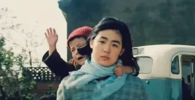 她一婚嫁演員石涼,二婚帶兒子嫁導演蕭峰,如今62歲婚姻很幸福