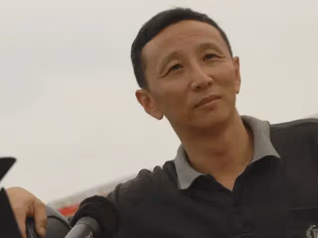 她一婚嫁演員石涼,二婚帶兒子嫁導演蕭峰,如今62歲婚姻很幸福