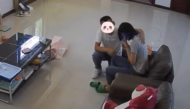 女子離婚後獨自帶大三個女兒,前夫拿著鮮花求復合:孩子需要爸爸