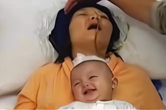 回顧:廣西一男子照顧植物人妻子,沒想到妻子竟順利產子後甦醒