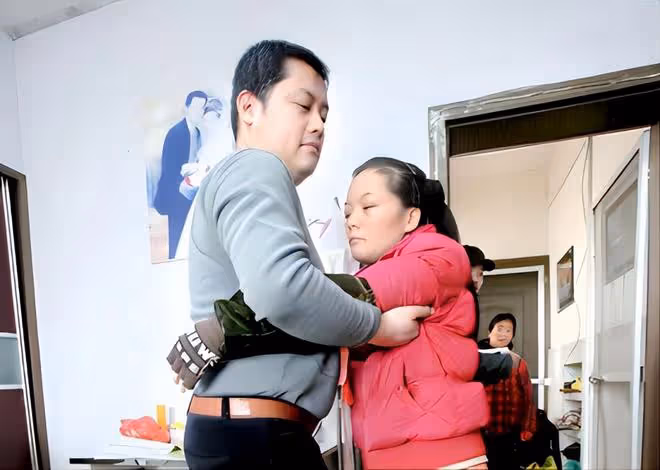 回顧:廣西一男子照顧植物人妻子,沒想到妻子竟順利產子後甦醒