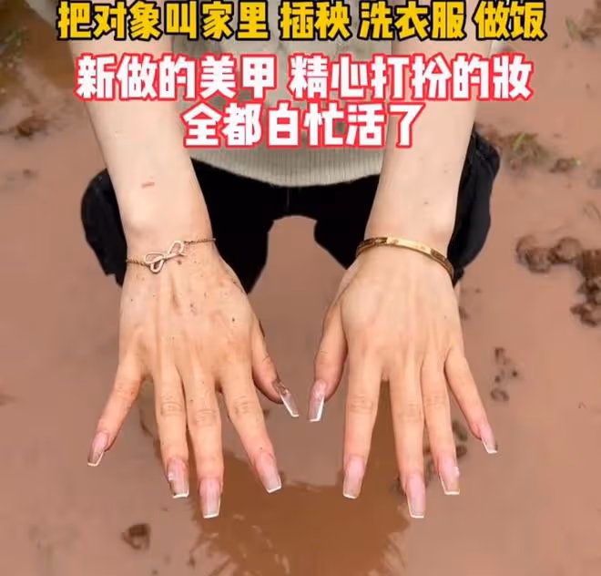 男子第一次帶女友回家,為了考驗女友是否賢惠,父母安排她干農活