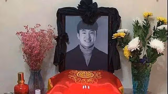 回顧陝西父子在巨浪中救人,兒子不幸遇難,後遇難地政府發10萬元