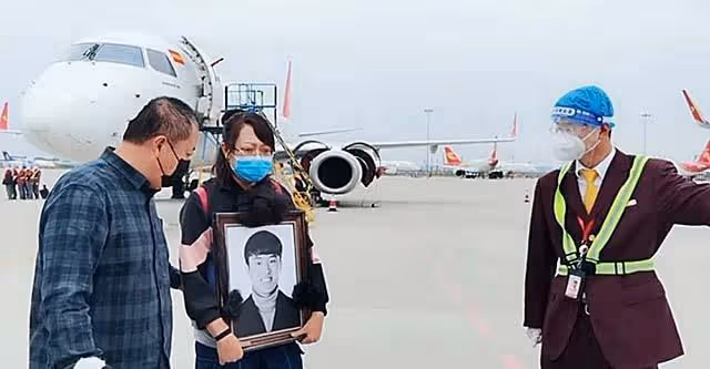 回顧陝西父子在巨浪中救人,兒子不幸遇難,後遇難地政府發10萬元