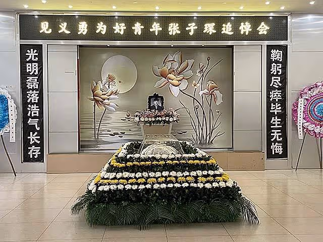 回顧陝西父子在巨浪中救人,兒子不幸遇難,後遇難地政府發10萬元