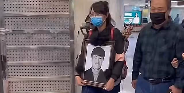 回顧陝西父子在巨浪中救人,兒子不幸遇難,後遇難地政府發10萬元