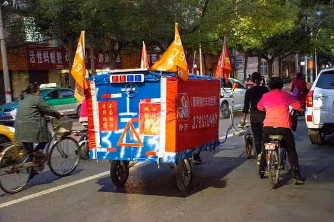 2018年,遼寧父親帶女兒徒步7千里去雲南,路上靠直播補貼生活費