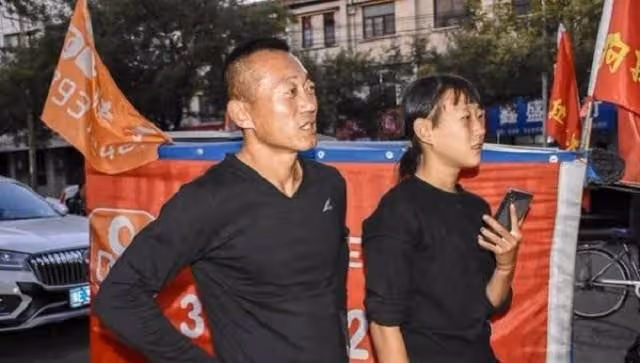 2018年,遼寧父親帶女兒徒步7千里去雲南,路上靠直播補貼生活費