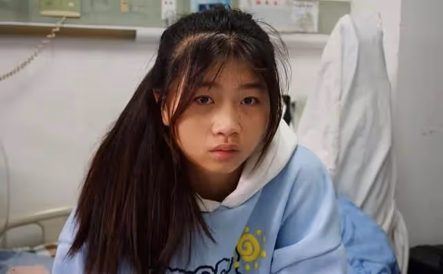 回顧弟弟意外去世,哥哥娶弟媳為妻,婚後倆人生下天生殘疾的女兒