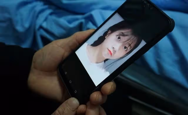 回顧弟弟意外去世,哥哥娶弟媳為妻,婚後倆人生下天生殘疾的女兒