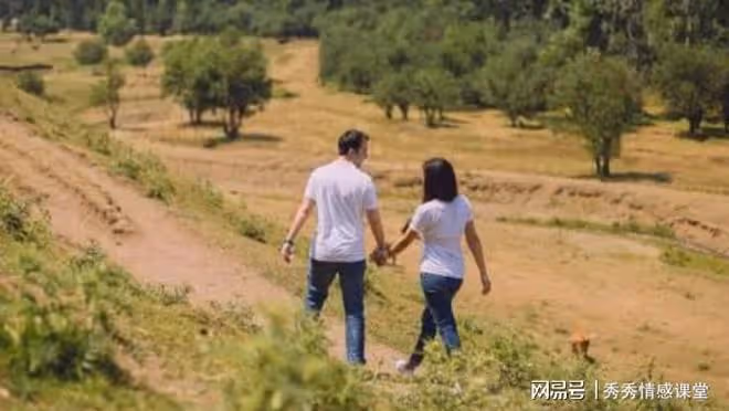 妻子為見老情人,在老公36歲生日聚會上離開,回家後追悔莫及