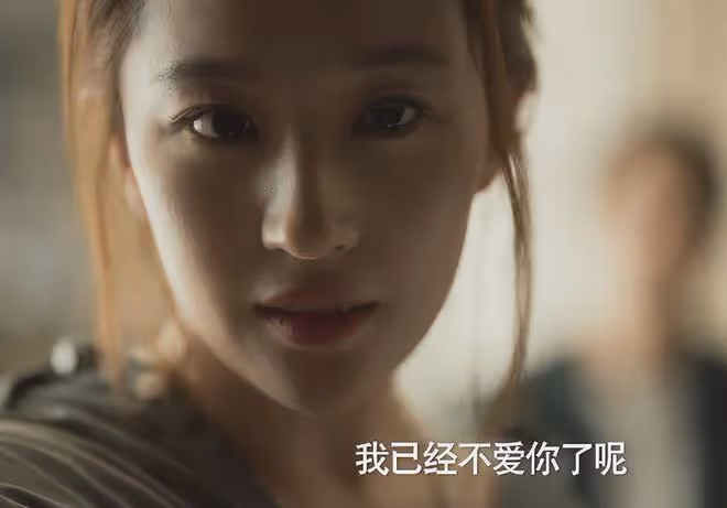 36歲劉亦菲對比42歲萬茜,老天爺賞飯吃與科班畢業的演技一目了然