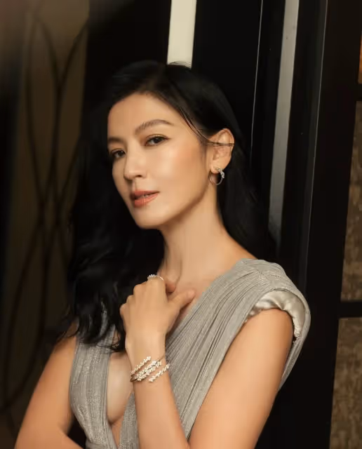 林熙蕾火辣曬半球！不僅曾馨瑩噴鼻血　老公也驗證：事業線巨大