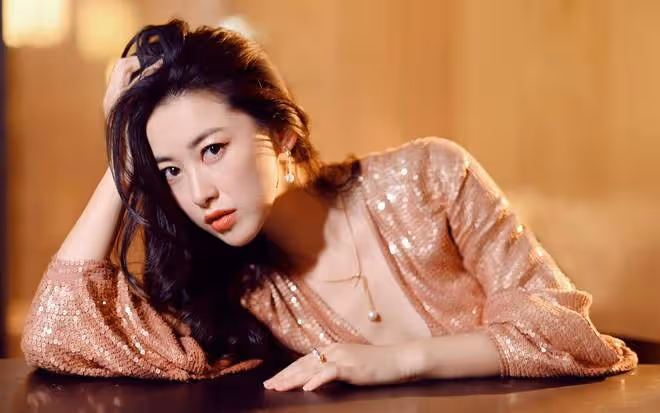 朱珠40歲研究生畢業展女性力量,堅持與毅力成娛樂圈榜樣