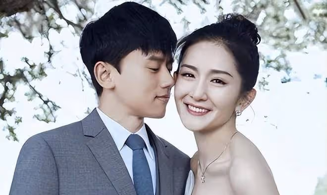 謝娜張傑牽手游西塘,恩愛背影引關注,幸福家庭成娛樂圈模範