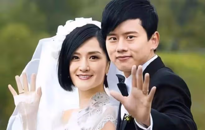 謝娜張傑牽手游西塘,恩愛背影引關注,幸福家庭成娛樂圈模範