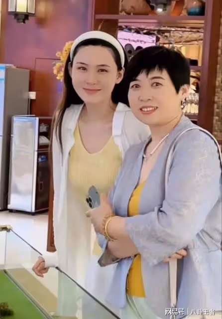 張穎穎財富自由!帶家人買豪華別墅,帶爸媽出國旅遊,給妹妹買車