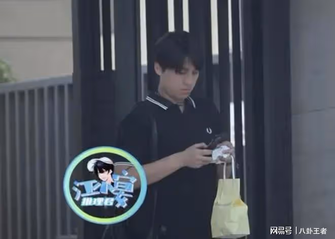 婁藝瀟饑渴難耐?曝新戀情在男友懷中撒嬌帶回家過夜,其正臉曝光