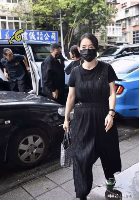 曾寶儀初戀現身!同居19年未婚未育,曾因女方與父親一起搓澡分手