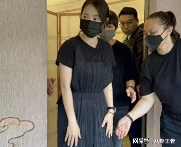 曾寶儀初戀現身!同居19年未婚未育,曾因女方與父親一起搓澡分手
