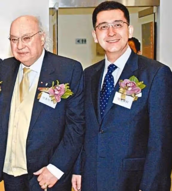 何鴻燊何婉琪舊照,為澳娛股份鬧翻,晚年生活不及何婉鴻