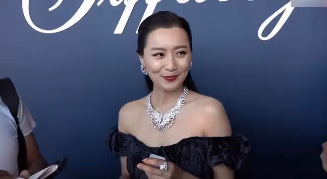 陳法拉出席珠寶晚宴,和汪詩詩汪圓圓合影,鄭余雅穎也在現場