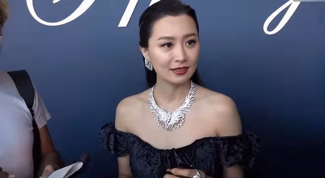 陳法拉出席珠寶晚宴,和汪詩詩汪圓圓合影,鄭余雅穎也在現場