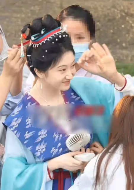 看了35歲景甜和36歲劉亦菲近照,才明白皮相美和骨相美的區別