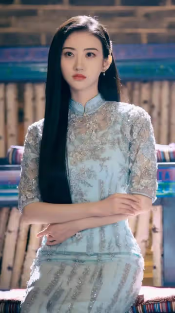 看了35歲景甜和36歲劉亦菲近照,才明白皮相美和骨相美的區別