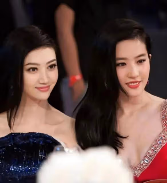看了35歲景甜和36歲劉亦菲近照,才明白皮相美和骨相美的區別