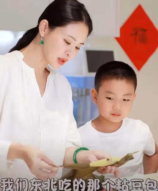 佟大為三胎兒子近照曝光,8歲弟弟白白胖胖,和爸爸長得一模一樣