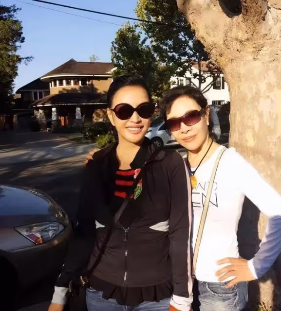 騙了我們整整39年，原來她才是劉曉慶的親妹妹，難怪可以大紅大紫