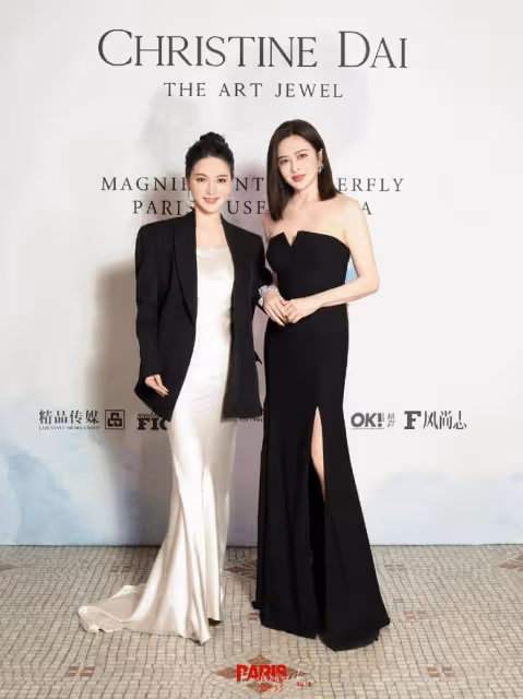 關之琳太卷了！61歲還有少女身材，穿抹胸連衣裙開高叉，凹凸有致