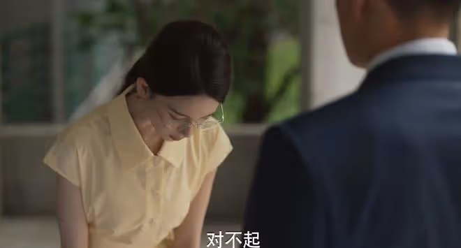 玫瑰的故事黃振華和誰在一起了?談一次戀愛,坐一次輪椅,費人