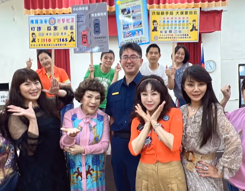 「阿姑」周遊心疼國道警察車陣中揮汗　贈加菜金承諾當堅強後盾