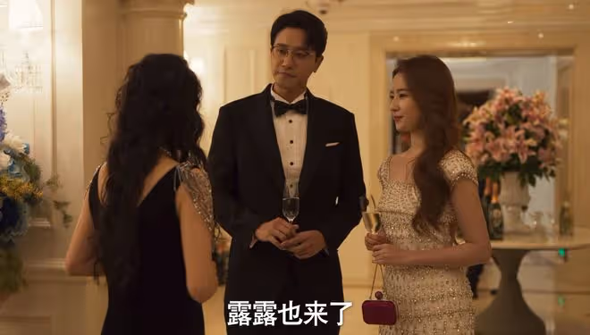 《玫瑰的故事》直到蘇蘇和黃振華離婚，黃亦玫才發現，方協文無恥