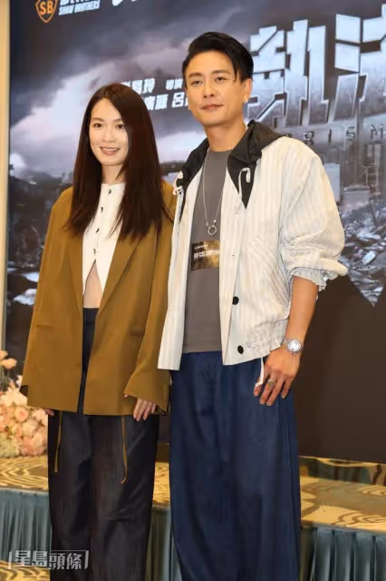 43歲前TVB小生再穿機長服拍綜藝，生圖流出超有型不輸小鮮肉
