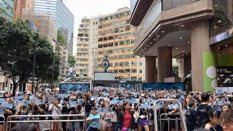 TVB新『男團』香港首個見面會遲到現身,TVB高層:這些不應該發生