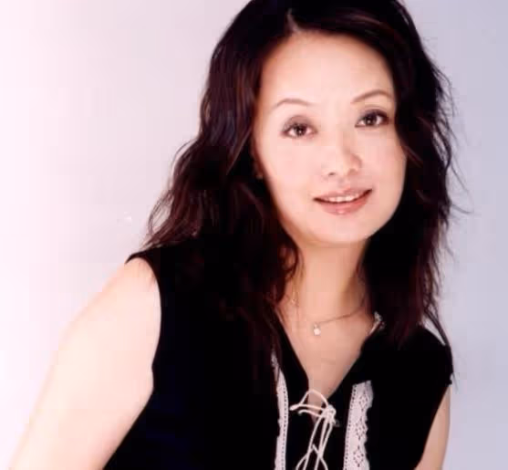 入行9年拿影后，巔峰時期結婚隱退，復出後59歲撞臉張蘭看懵觀眾