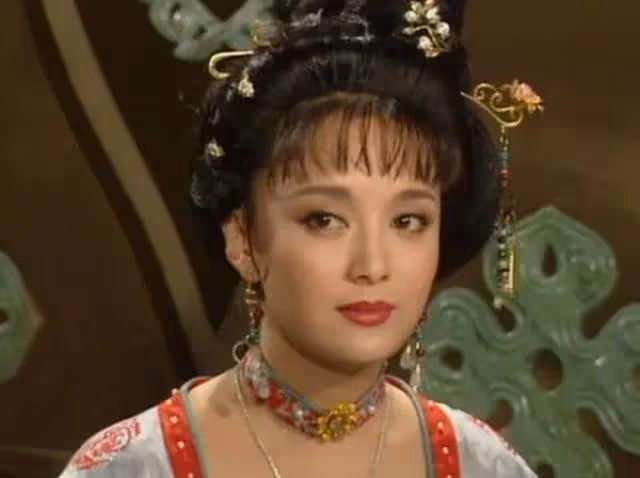 入行9年拿影后，巔峰時期結婚隱退，復出後59歲撞臉張蘭看懵觀眾
