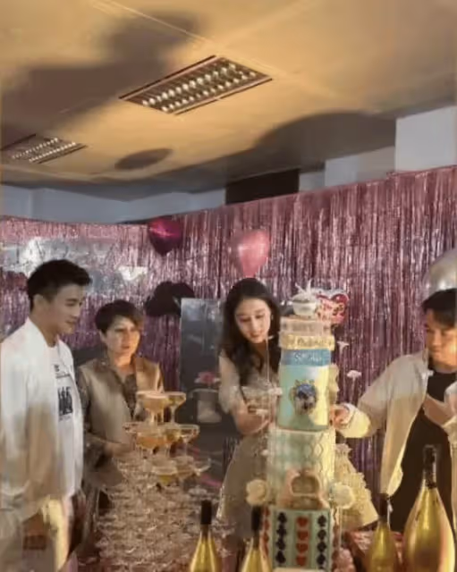 賭王最美千金何超欣慶生場面奢華，何猷君身穿99元T恤參加惹熱議