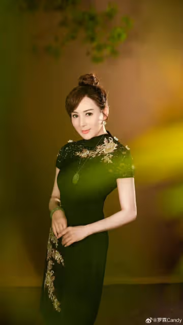 香港知名美魔女羅霖參加兒子畢業禮,小傢伙撞臉韓星,有混血女友